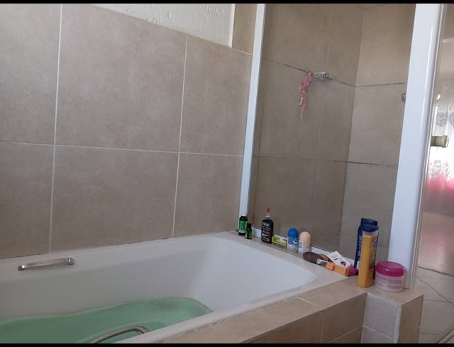 2 BEDROOM SECTIONAL TITLE FOR SALE IN BOKSBURG NORTH